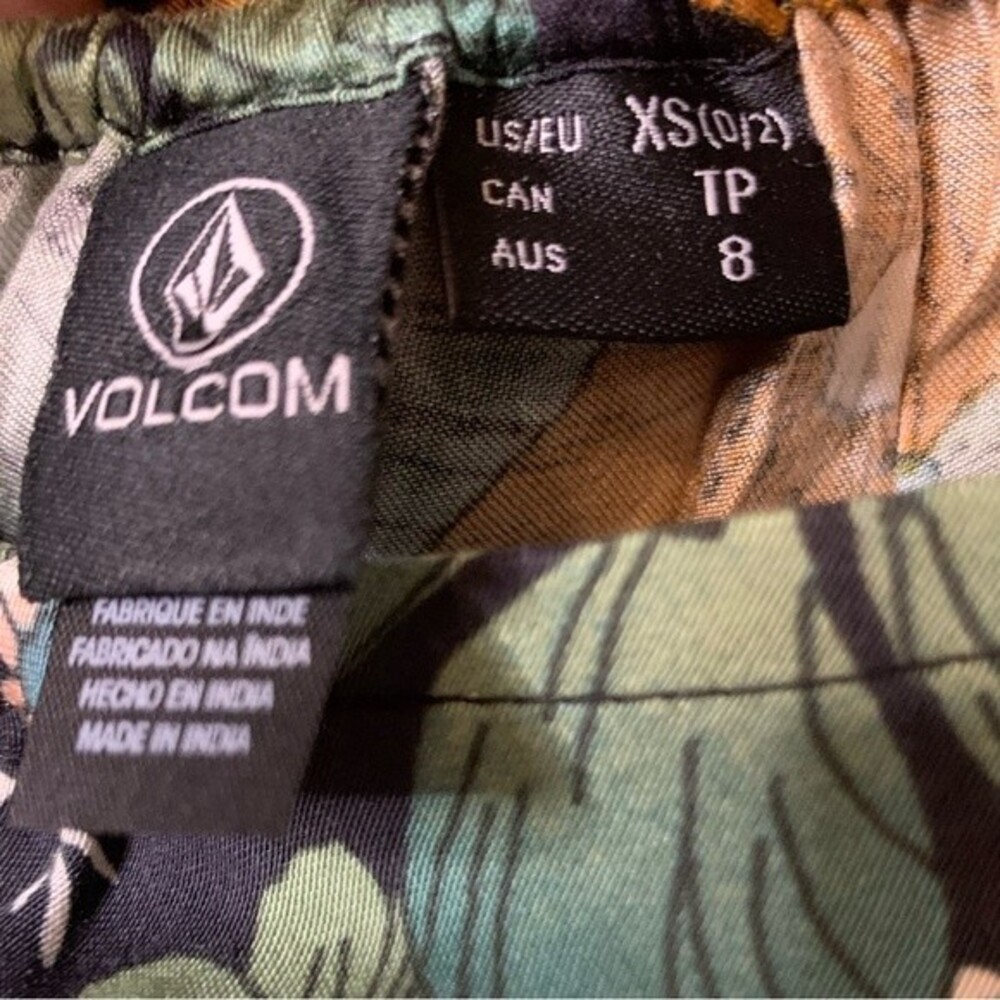 NWT VOLCOM Luvley Daze Floral Cami. Size XS - Picture 15 of 16